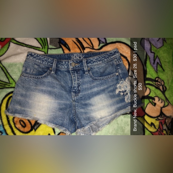 Jean shorts buckle - Picture 2 of 3